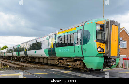 La British Rail Southern Classe 377 Electrostar treno nel West Sussex, in Inghilterra, Regno Unito. Foto Stock