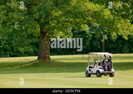 Golf buggy a Finchley Golf Club Foto Stock