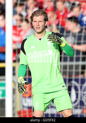 Liverpool Karius Loris in azione durante la pre-stagione amichevole a Highbury Stadium di Fleetwood. Foto Stock