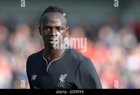 Liverpool Mane Sadio in azione durante la pre-stagione amichevole a Highbury Stadium di Fleetwood. Foto Stock