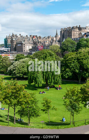 A est di Princes Street Gardens a Edimburgo, Scozia. Foto Stock
