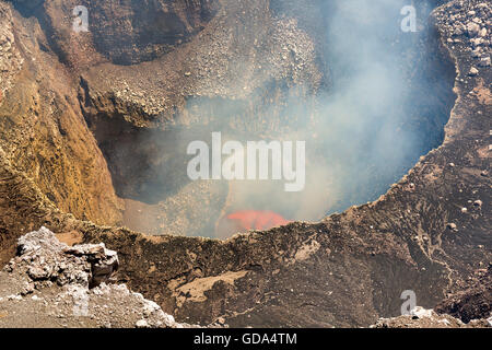 Flusso attivo di lava al cratere del Vulcano Masaya Foto Stock