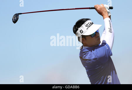 Il Kevin Na degli Stati Uniti si tee sulla quarta buca durante il primo giorno dell'Open Championship 2016 al Royal Troon Golf Club, South Ayrshire. PREMERE ASSOCIAZIONE foto. Data immagine: Giovedì 14 luglio 2016. Vedi PA storia GOLF Open. Il credito fotografico dovrebbe essere: David Davies/PA Wire. Foto Stock