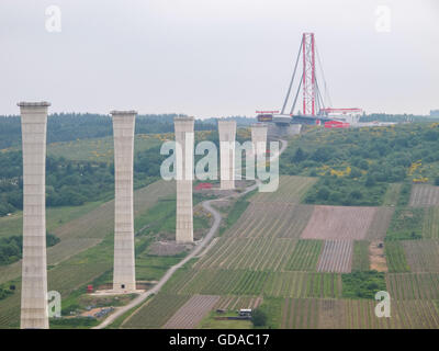 In Germania, in Renania Palatinato, sul Mosel sentiero ripido, il ponte la costruzione del ponte Hochmosel, vicino Ürzig Foto Stock