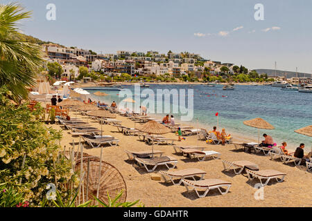 Spiaggia Pubblica a Bodrum Town East Bay, Muğla Provincia, la Turchia di fronte all'Hotel Diamond Foto Stock