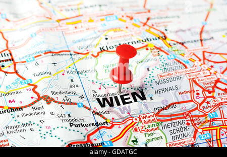 Close up Wien , Austria mappa con perno rosso - Concetto di viaggio Foto Stock