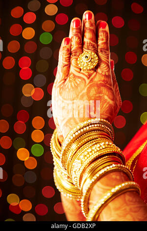 1 indian donna adulta Sposa unita Benvenuto a mano Foto Stock