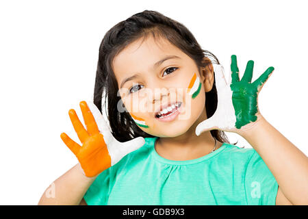 1 indian Kid ragazza il Giorno di Indipendenza bandiera faccia mostra di vernice Foto Stock