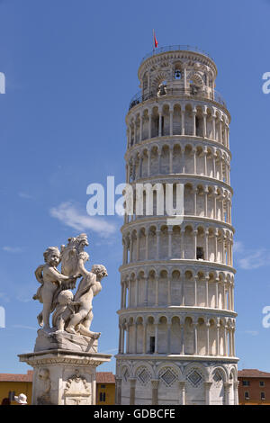 La statua e la torre pendente di Pisa Foto Stock