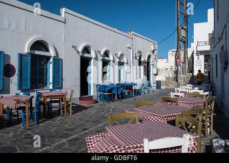 Una taverna tradizionale presso la città di Chora, nell'isola greca di Astypalea nel Mare Egeo Foto Stock