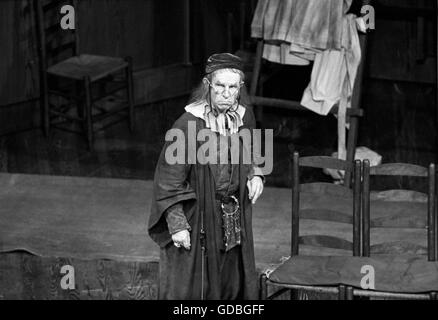 Hume Cronyn sul palco Foto Stock