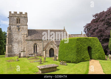 Sant'Andrea Chiesa nel villaggio Costwold di Miserden, Gloucestershire, England, Regno Unito Foto Stock