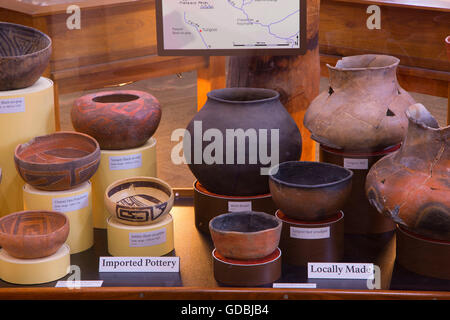 Centro visitatori display pot, Tuzigoot monumento nazionale, Arizona Foto Stock