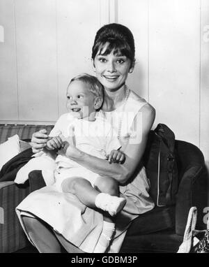 Hepburn, Audrey, 4.5.1929 - 20.1.1993, attrice britannica, con il figlio Sean Hepburn Ferrer, Los Angeles, California, 1961, Foto Stock