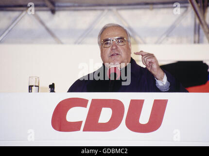 Kohl, Helmut, * 3.4.1930, politico tedesco (CDU), Cancelliere federale 4.10.1982 - 26.10.1998, durante la campagna elettorale per la Dieta federale (Bundestag), Francoforte sul principale, 13.10.1994, Foto Stock