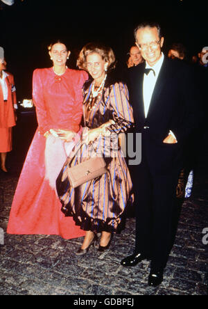 Fabiola 11.6.1928 - 5.12.2014, Regina del Belgio, intera lunghezza, con Principessa Irene di Grecia e Re Baudouin i del Belgio, 1990s, Foto Stock