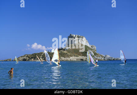 Spiaggia di Agios Stefanos, in background Nisi Kastri isola, isola di Kos, Dodecabese, Grecia Foto Stock