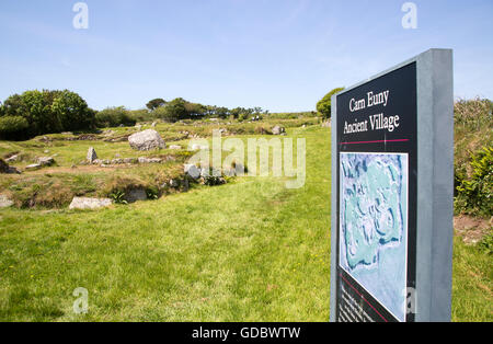 Carn Euny villaggio preistorico segno, Cornwall, England, Regno Unito Foto Stock