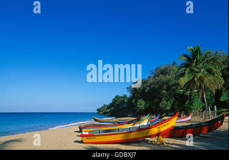 Barche da pesca in caso di Crash barca spiaggia, Aguadilla, Puerto Rico e dei Caraibi Foto Stock