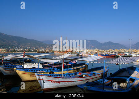 Barche da pesca nel porto di Alanya, Riviera Turca, Turchia Foto Stock