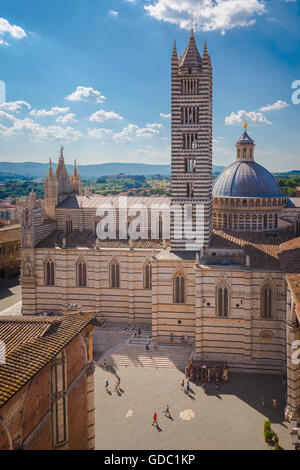 Siena, in provincia di Siena, Toscana, Italia. Il duomo romanico-gotico, o la cattedrale, costruita nel XIII secolo. Foto Stock