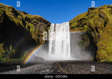 Cascata Skogafoss nel sud dell'Islanda. Foto Stock