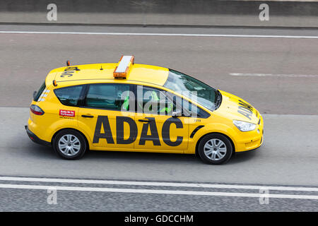 Giallo ADAC Ford S-Max in autostrada Foto Stock