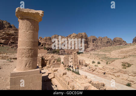 La porta ad arco, Petra, Giordania, Medio Oriente Foto Stock