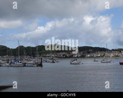 Barche su Conwy Porto. Foto Stock