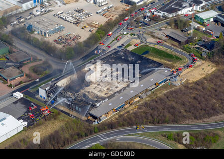 Vista aerea, grave incendio in Sprockhövel ha distrutto l'edificio industriale di trasformazione di alluminio azienda WKW Automotive, Sprockhövel, Foto Stock