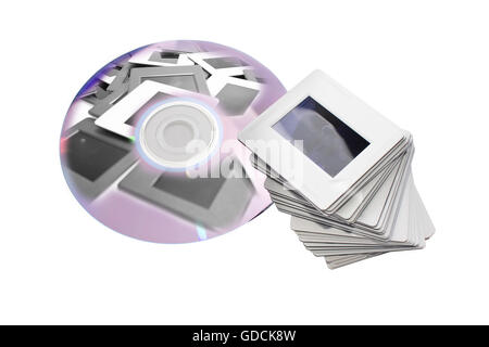 Vecchie diapositive e nuovo dvd: immagine di due sistemi di archiviazione Foto Stock