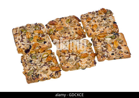 Square cookie crackers con uva passa. I dadi di fritto, una nocciolina, un gingelly e semi di girasole un aumento di gusto e saturare con vit Foto Stock