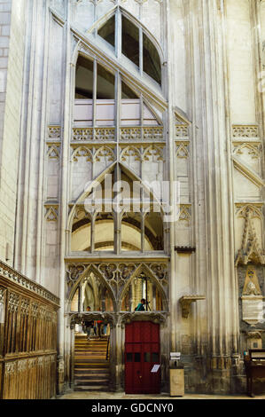 Gloucester, Regno Unito - Agosto 17, 2015: Interno della chiesa cattedrale di San Pietro e la Santa e indivisibile Trinità. In stile gotico. Foto Stock