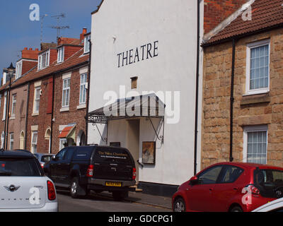 Le strade e dissipare le vie del borgo storico di Tynemouth tre dove il vecchio re del reame sono sepolti nel castello. Foto Stock