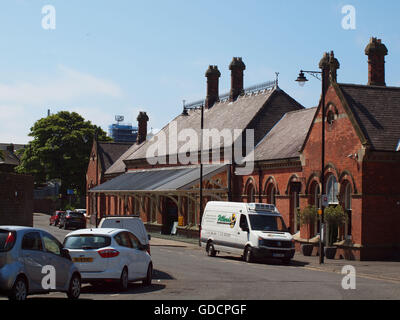 Le strade e dissipare le vie del borgo storico di Tynemouth tre dove il vecchio re del reame sono sepolti nel castello. Foto Stock
