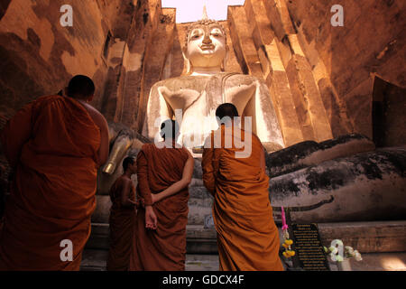 Il Wat Si Chum tempio presso il parco storico di Sukothai in Provinz Sukhothai nel nord di Bangkok in Thailandia, Southeas Foto Stock