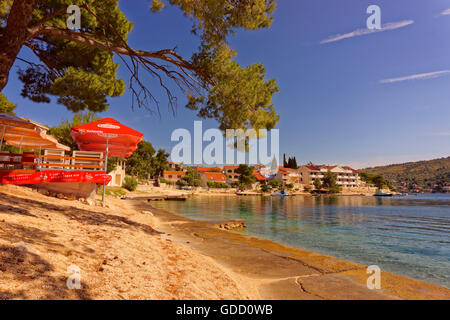 Costa est della baia di Rogoznica isola a Rogoznica, Croazia Foto Stock