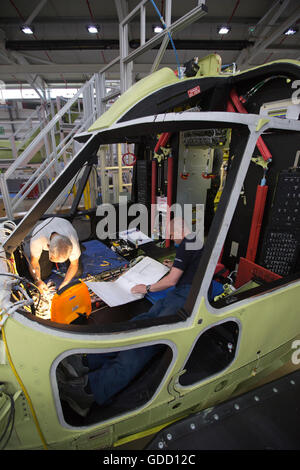 AgustaWestland AW101 heilicopter essendo testato presso la società Leonardo-Finmeccanica complessivo del sito in Yeovil, Somerset, Regno Unito Foto Stock