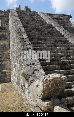 L'ossario negli antichi edifici maya a Chicken Itza messico Foto Stock