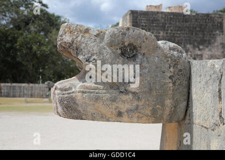 L'ossario negli antichi edifici maya a Chicken Itza messico Foto Stock