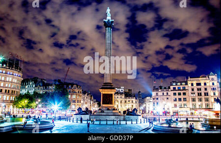 Trafalgar Square di notte London REGNO UNITO Foto Stock