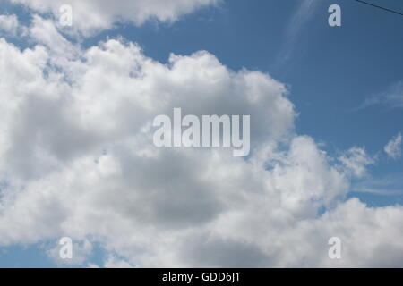 Abstract cloud sul cielo blu Foto Stock