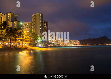 Honolulu,Oahu,capitale,Waikiki Beach,STATI UNITI D'AMERICA,Hawaii,l'America,città,città,sera, Foto Stock