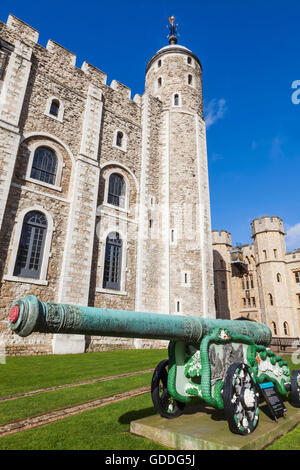 L'Inghilterra,Londra,Torre di Londra,la Torre Bianca,Bronze 24-pounder Cannon Foto Stock