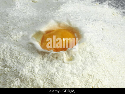 Farina di grano tenero e uova, torta ingredienti Foto Stock