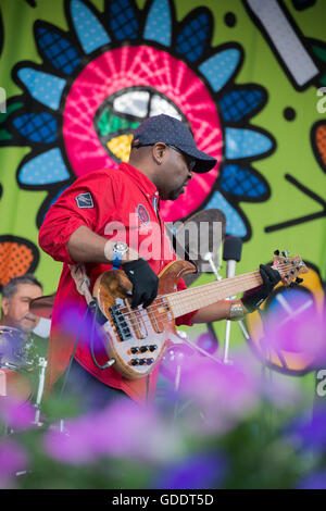 Pori, Finlandia. Il 14 luglio 2016. John MacLaughlin & la quarta dimensione eseguire presso la 51Pori Jazz Festival nel Kirjurinluoto Arena. Credito: Stefan Crämer/Alamy Live News Foto Stock