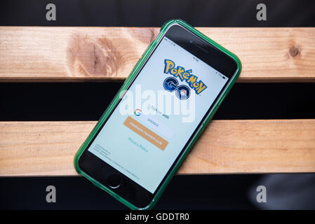 Londra, Regno Unito. 15 luglio 2016 , Pokemon Go, un gioco di realtà aumentata gioco mobile sviluppata da Niantic per iOS e Foto Stock