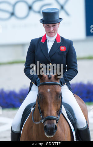 Aachen, Renania settentrionale-Vestfalia, Germania, 15 luglio 2016, Zara Tindall e il suo cavallo alta unito prendere parte alla fase di dressage della concorrenza per la gestione degli eventi a CHIO Aachen Weltfest des Pferdesports 2016. Credito: Trevor Holt / Alamy Live News Foto Stock