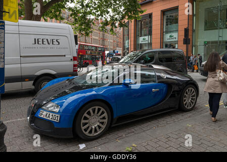 Londra, Regno Unito. Il 15 luglio 2016. Il numero crescente di automobili sportive intorno il benestante quartiere Knightsbridge è causa di alcuni residenti locali a preoccuparsi di violazioni delle norme di parcheggio e potenziale pericoloso drivingLondon, UK. Il 15 luglio 2016. Credito: Velar concedere/Alamy Live News Foto Stock