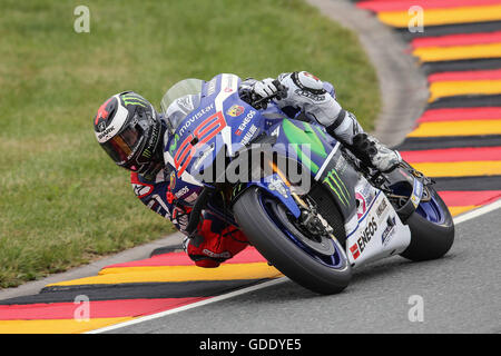 Germania. Il 15 luglio 2016. GoPro Motorrad Grand Prix Deutschland,Sachsenring ,Moto GP,Jorge Lorenzo di Spagna e Movistar Yamaha MotoGP in azione durante le prove libere della MotoGP di Deutschland Credito: marco iorio/Alamy Live News Foto Stock